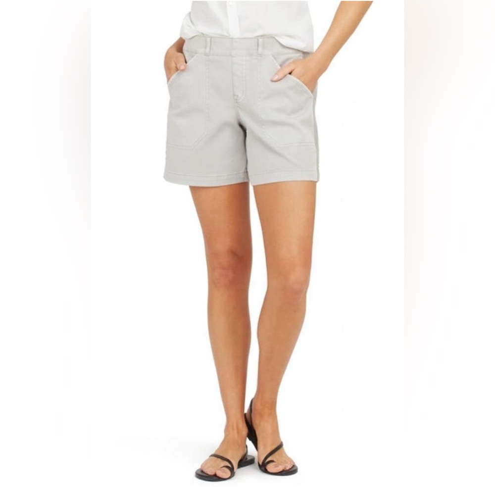 Spanx ✨NWT✨ Stretch Twill Shorts, 4" in Gray, Size Small